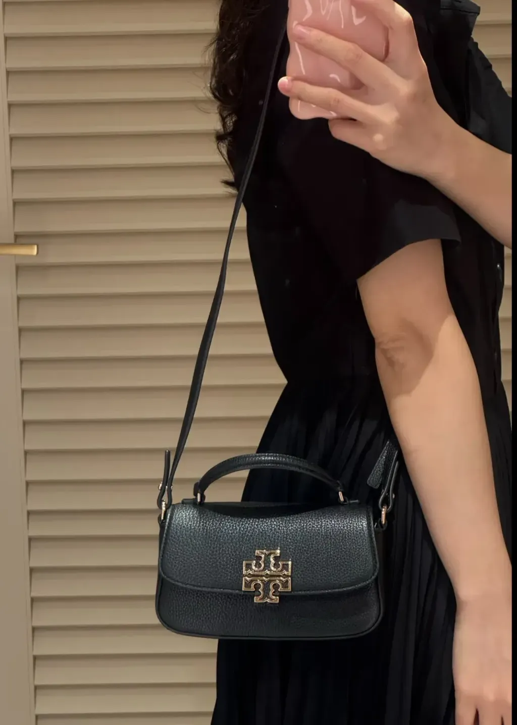 JuzBeauty_JuzBeautyMalaysia_JuzPretty_Authentic_Kbeauty_Malaysia_Skin_Care_Cosmetics_Jbeauty_Health_Care_korean_streetwear_US_Luxury_TORY BURCH 149645 Britten Mini Top Handle In Black 斜挎包6