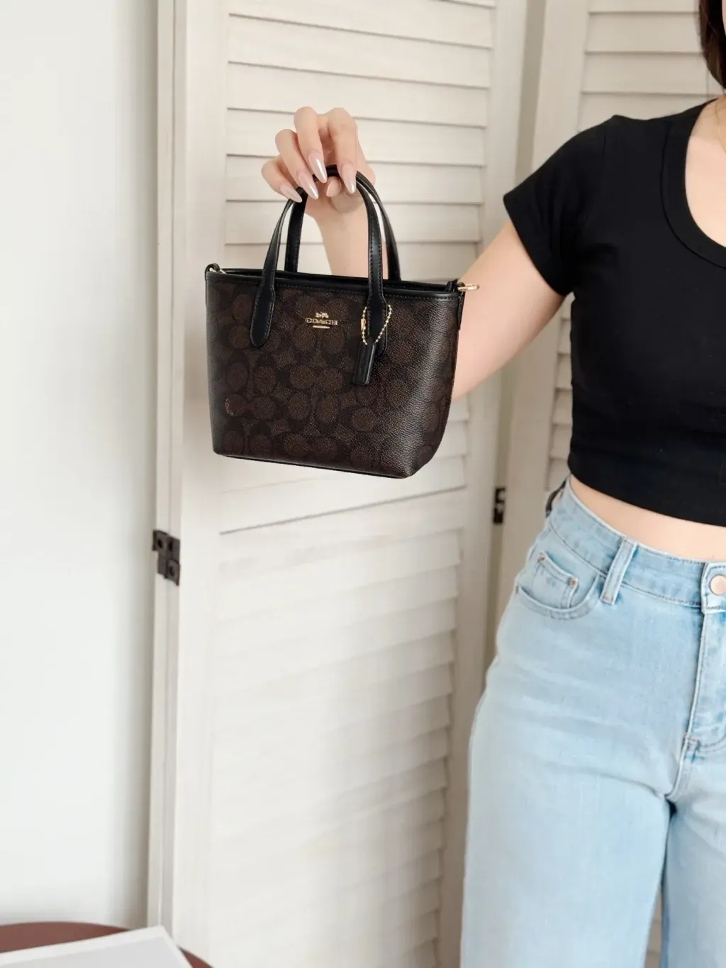 JuzBeauty_JuzBeautyMalaysia_JuzPretty_Authentic_Kbeauty_Malaysia_Skin_Care_Cosmetics_Jbeauty_Health_Care_korean_streetwear_US_Luxury_COACH CW032 City Mini Tote Bag In Signature Canvas Walnut:Black 托特包7