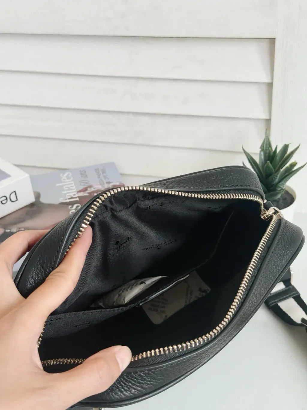 JuzBeauty_JuzBeautyMalaysia_JuzPretty_Authentic_Kbeauty_Malaysia_Skin_Care_Cosmetics_Jbeauty_Health_Care_korean_streetwear_US_Luxury_KATE SPADE KK072 Emma Camera Bag In Black 相机包3