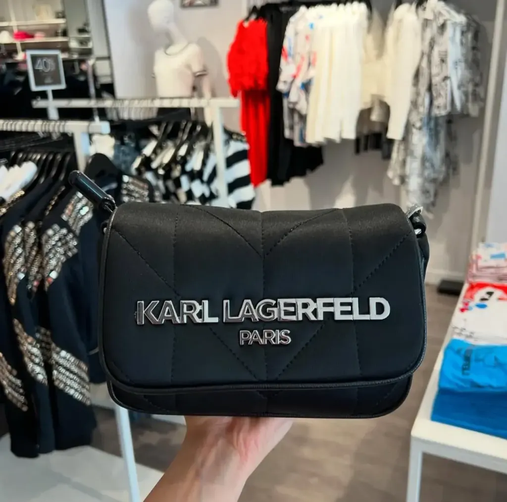 JuzBeauty_JuzBeautyMalaysia_JuzPretty_Authentic_Kbeauty_Malaysia_Skin_Care_Cosmetics_Jbeauty_Health_Care_korean_streetwear_US_Luxury_KARL LAGERFELD LH3EE4CC Voyage Logo Crossbody In Black 斜挎包4