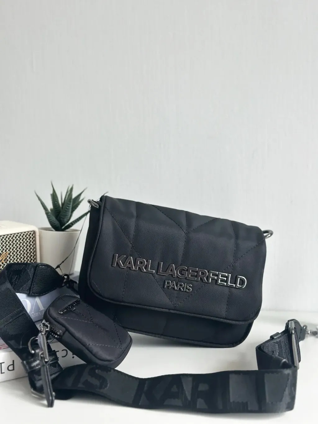 JuzBeauty_JuzBeautyMalaysia_JuzPretty_Authentic_Kbeauty_Malaysia_Skin_Care_Cosmetics_Jbeauty_Health_Care_korean_streetwear_US_Luxury_KARL LAGERFELD LH3EE4CC Voyage Logo Crossbody In Black 斜挎包9