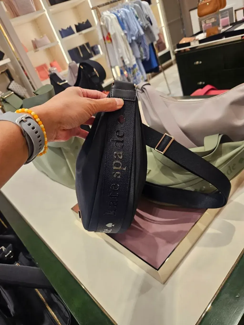 JuzBeauty_JuzBeautyMalaysia_JuzPretty_Authentic_Kbeauty_Malaysia_Skin_Care_Cosmetics_Jbeauty_Health_Care_korean_streetwear_US_Luxury_KATE SPADE KL966 Carter Nylon Medium Sling Bag In Black 月牙包1