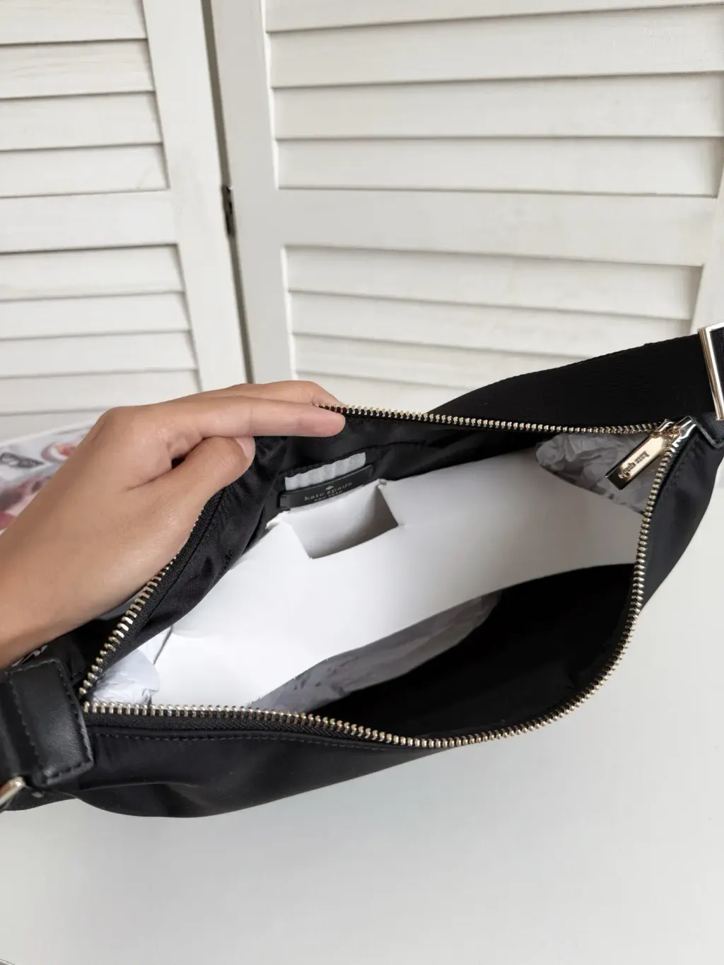 JuzBeauty_JuzBeautyMalaysia_JuzPretty_Authentic_Kbeauty_Malaysia_Skin_Care_Cosmetics_Jbeauty_Health_Care_korean_streetwear_US_Luxury_KATE SPADE KL966 Carter Nylon Medium Sling Bag In Black 月牙包7