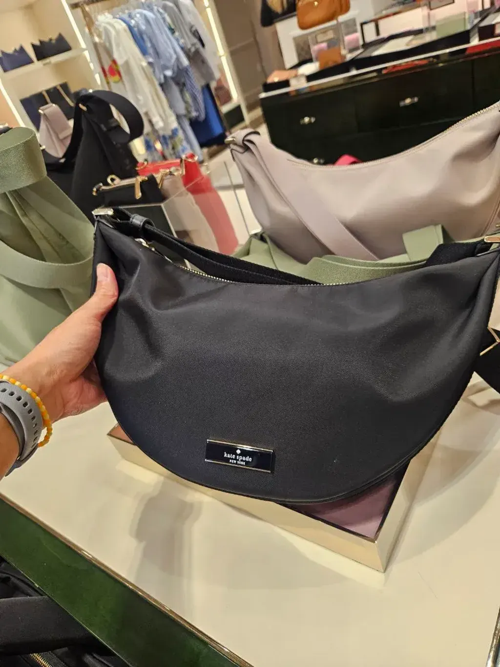 JuzBeauty_JuzBeautyMalaysia_JuzPretty_Authentic_Kbeauty_Malaysia_Skin_Care_Cosmetics_Jbeauty_Health_Care_korean_streetwear_US_Luxury_KATE SPADE KL966 Carter Nylon Medium Sling Bag In Black 月牙包2