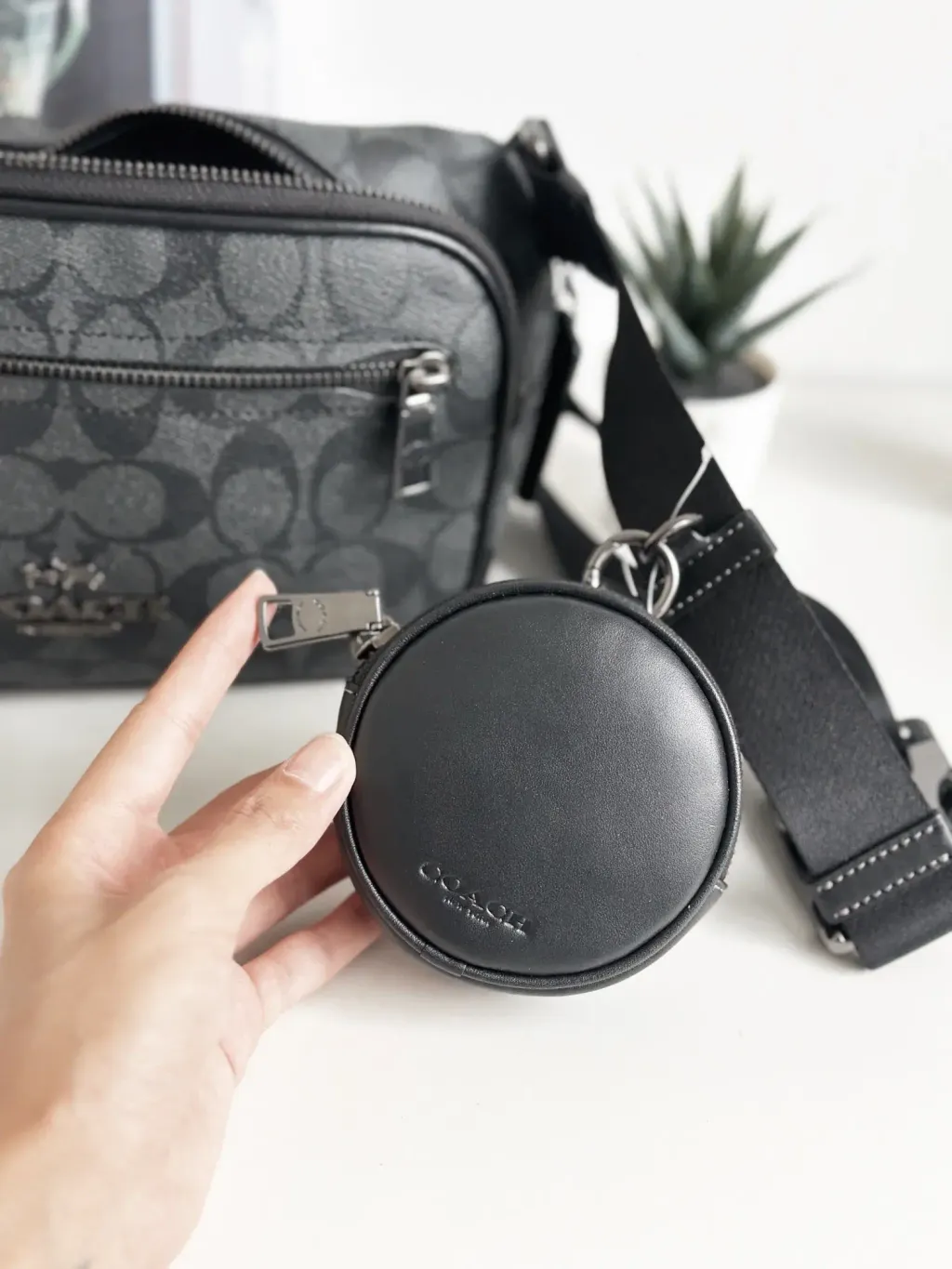 JuzBeauty_JuzBeautyMalaysia_JuzPretty_Authentic_Kbeauty_Malaysia_Skin_Care_Cosmetics_Jbeauty_Health_Care_korean_streetwear_US_Luxury_COACH CZ400 Elias Belt Bag In Signature Canvas In Charcoal Black 男士胸包8