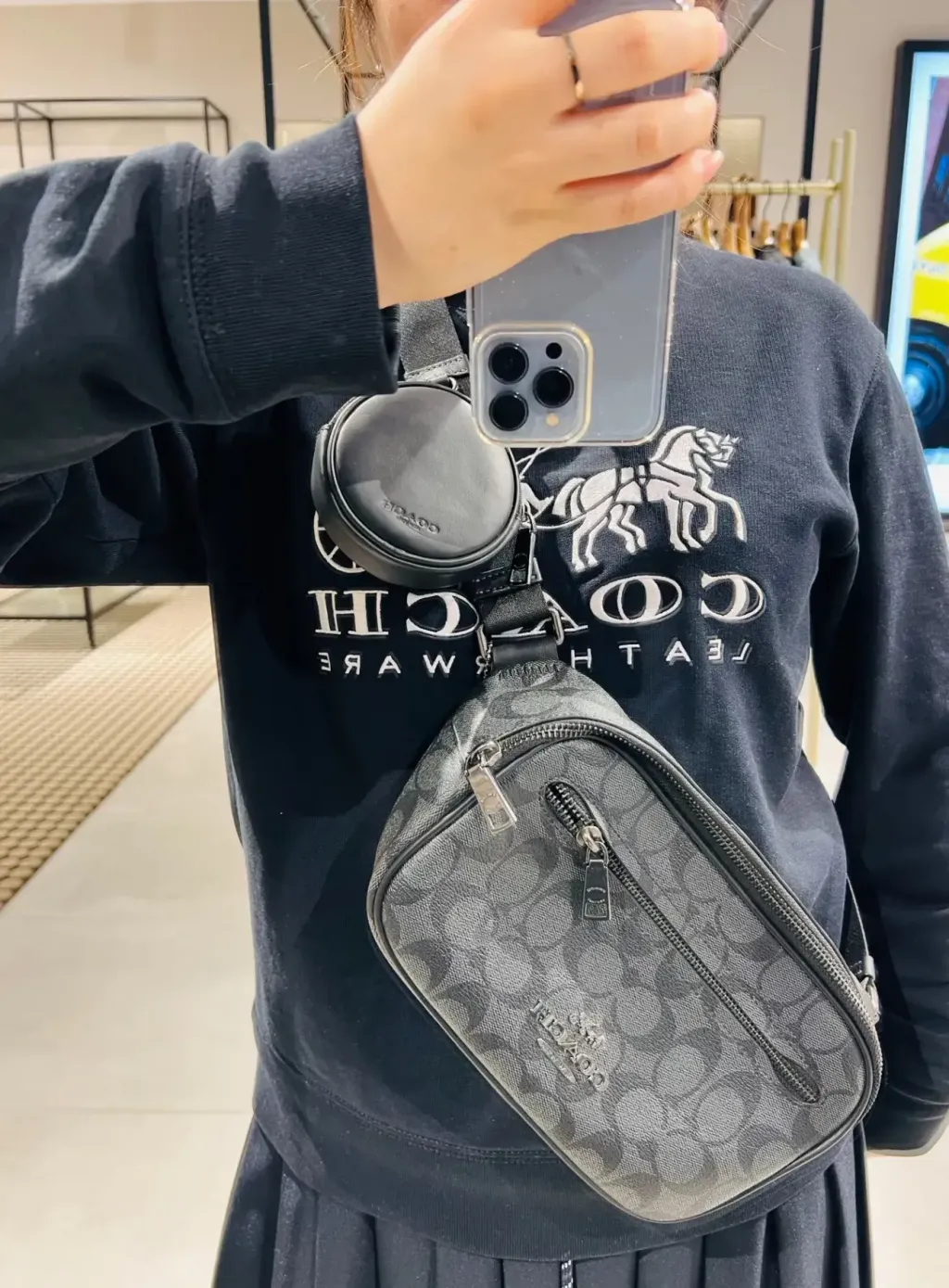 JuzBeauty_JuzBeautyMalaysia_JuzPretty_Authentic_Kbeauty_Malaysia_Skin_Care_Cosmetics_Jbeauty_Health_Care_korean_streetwear_US_Luxury_COACH CZ400 Elias Belt Bag In Signature Canvas In Charcoal Black 男士胸包2