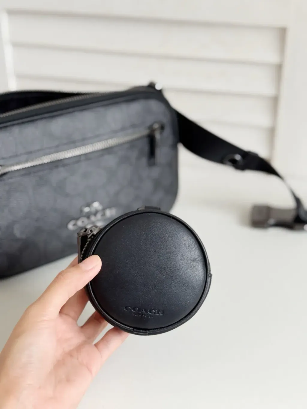 JuzBeauty_JuzBeautyMalaysia_JuzPretty_Authentic_Kbeauty_Malaysia_Skin_Care_Cosmetics_Jbeauty_Health_Care_korean_streetwear_US_Luxury_COACH CZ400 Elias Belt Bag In Signature Canvas In Charcoal Black 男士胸包4