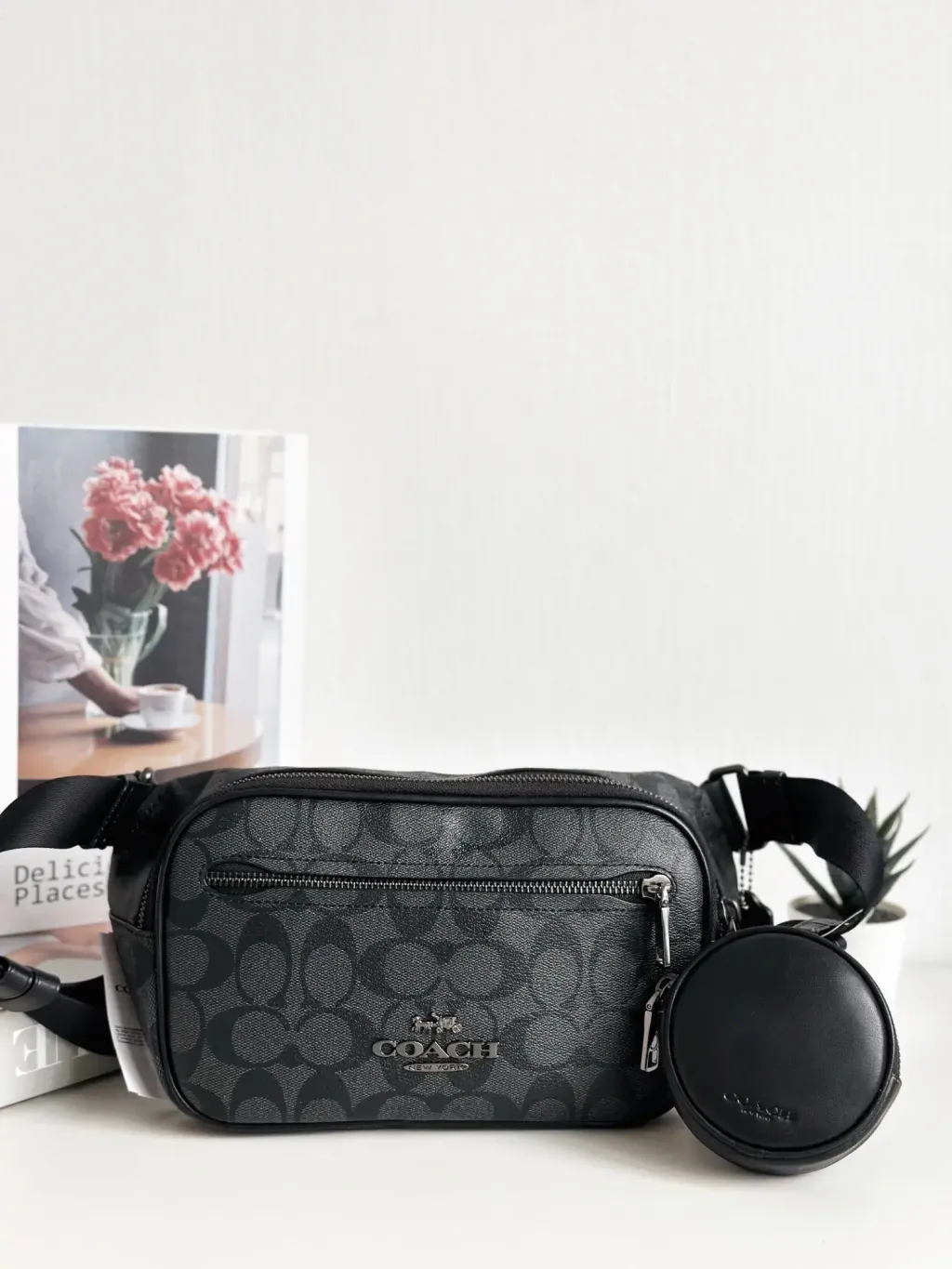 JuzBeauty_JuzBeautyMalaysia_JuzPretty_Authentic_Kbeauty_Malaysia_Skin_Care_Cosmetics_Jbeauty_Health_Care_korean_streetwear_US_Luxury_COACH CZ400 Elias Belt Bag In Signature Canvas In Charcoal Black 男士胸包9