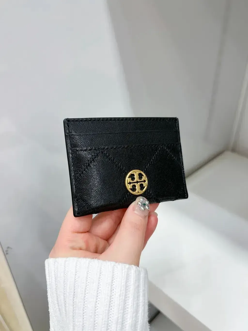 JuzBeauty_JuzBeautyMalaysia_JuzPretty_Authentic_Kbeauty_Malaysia_Skin_Care_Cosmetics_Jbeauty_Health_Care_korean_streetwear_US_Luxury_TORY BURCH 165928 Willa Soft Slim Card Case In Black 卡包5