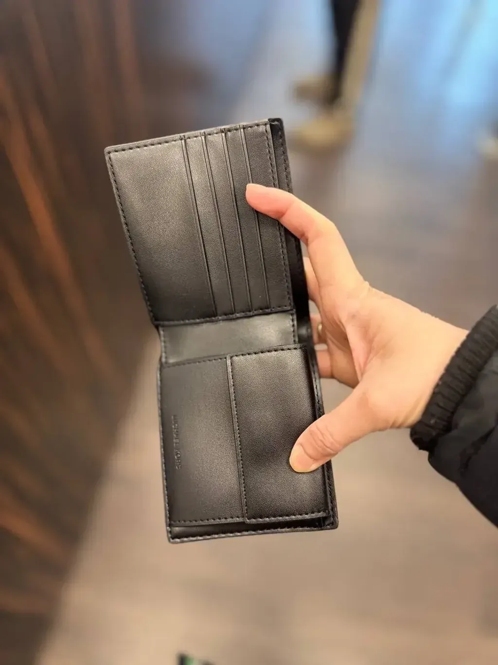 JuzBeauty_JuzBeautyMalaysia_JuzPretty_Authentic_Kbeauty_Malaysia_Skin_Care_Cosmetics_Jbeauty_Health_Care_korean_streetwear_US_Luxury_MICHAEL KORS 36S4LCOF3I Cooper Pebbled Leather Billfold Wallet With Coin Pouch In Black 男款钱包4