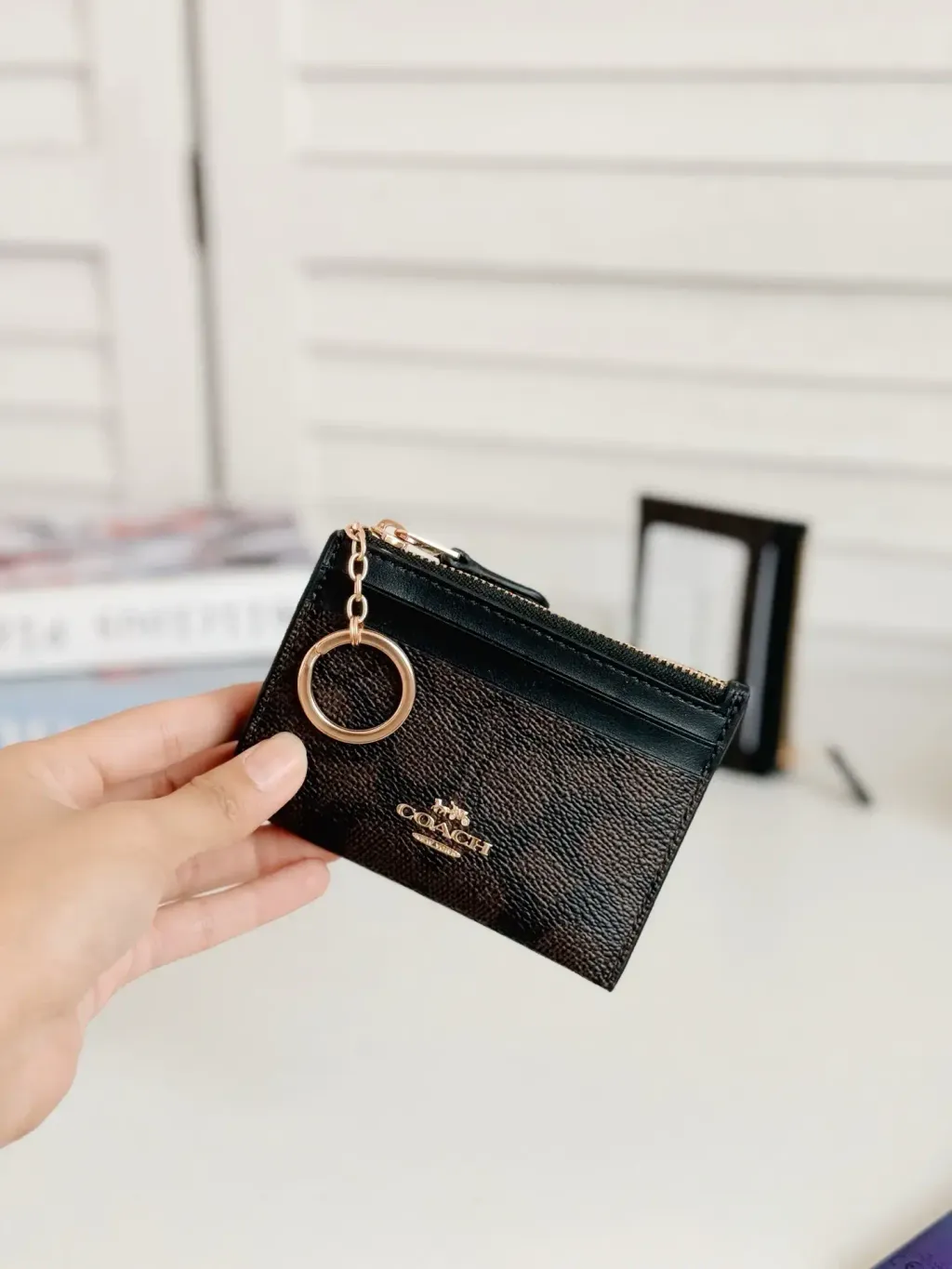 JuzBeauty_JuzBeautyMalaysia_JuzPretty_Authentic_Kbeauty_Malaysia_Skin_Care_Cosmetics_Jbeauty_Health_Care_korean_streetwear_US_Luxury_COACH CW870 Mini Skinny Id Case In Signature Canvas In Walnut:Black 卡包3