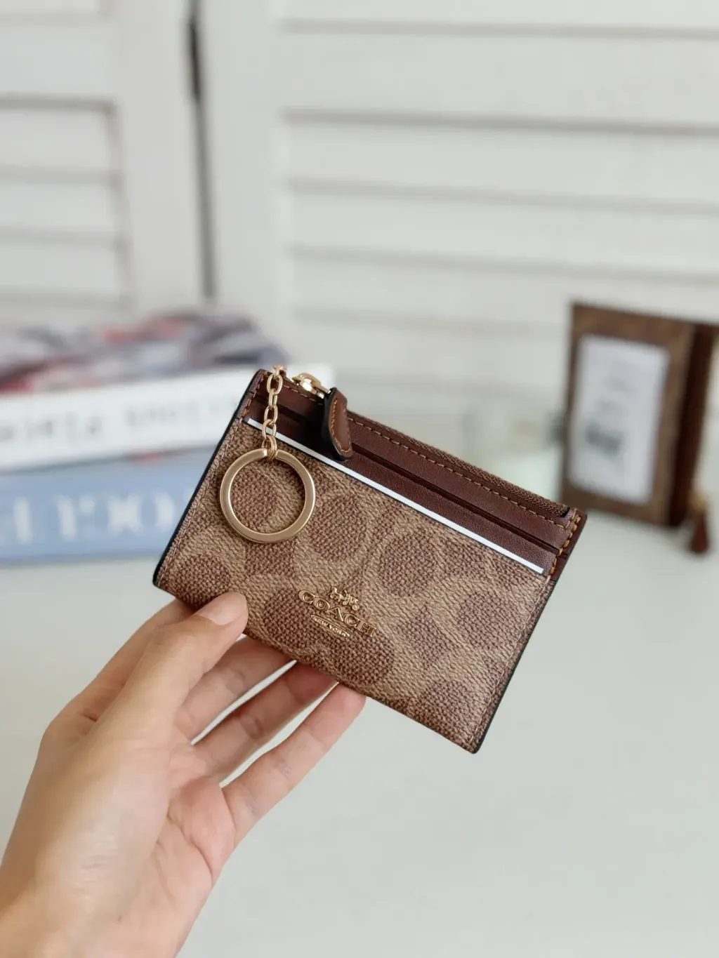 JuzBeauty_JuzBeautyMalaysia_JuzPretty_Authentic_Kbeauty_Malaysia_Skin_Care_Cosmetics_Jbeauty_Health_Care_korean_streetwear_US_Luxury_COACH CW870 Mini Skinny Id Case In Signature Canvas In Tan:Brown 卡包3