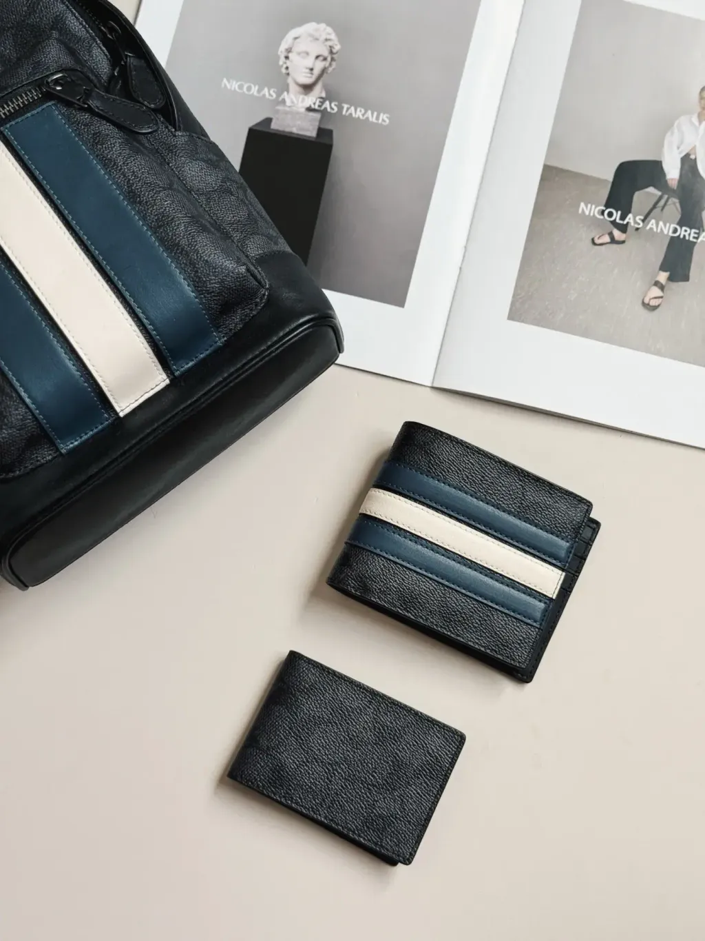 JuzBeauty_JuzBeautyMalaysia_JuzPretty_Authentic_Kbeauty_Malaysia_Skin_Care_Cosmetics_Jbeauty_Health_Care_korean_streetwear_US_Luxury_COACH CW385 3-In-1 Wallet In Signature Canvas With Varsity Stripe In Denim : Chalk 男款钱包5