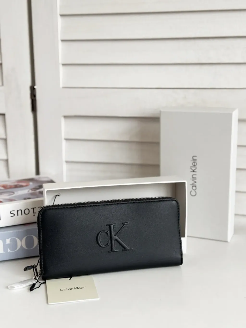 JuzBeauty_JuzBeautyMalaysia_JuzPretty_Authentic_Kbeauty_Malaysia_Skin_Care_Cosmetics_Jbeauty_Health_Care_korean_streetwear_US_Luxury_CALVIN KLEIN SP40617912 Men Zip Long Wallet Boxed Set 男款钱包3