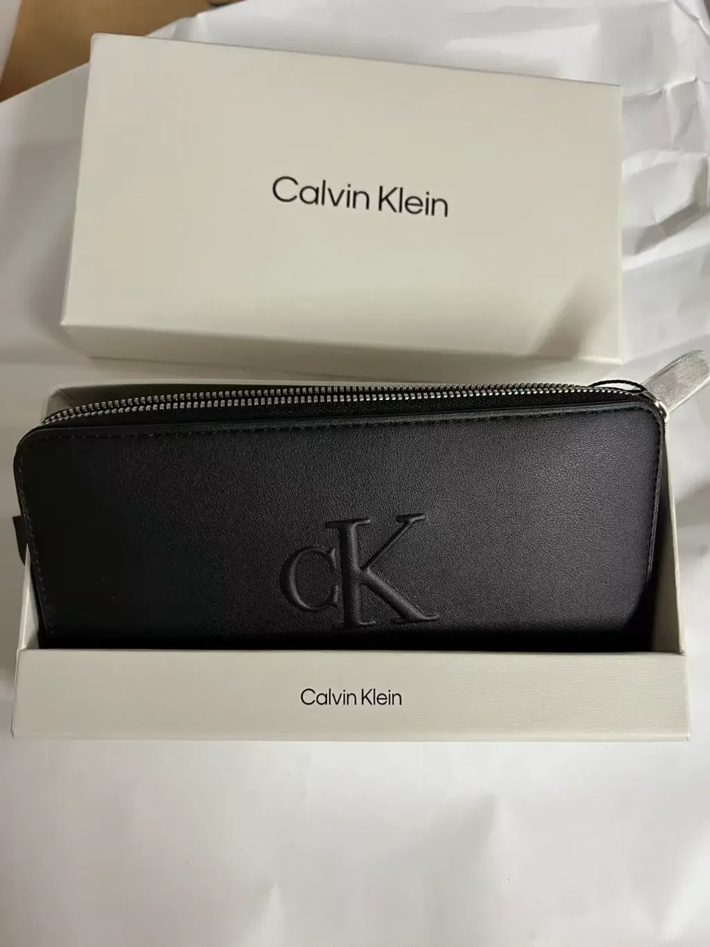 JuzBeauty_JuzBeautyMalaysia_JuzPretty_Authentic_Kbeauty_Malaysia_Skin_Care_Cosmetics_Jbeauty_Health_Care_korean_streetwear_US_Luxury_CALVIN KLEIN SP40617912 Men Zip Long Wallet Boxed Set 男款钱包5