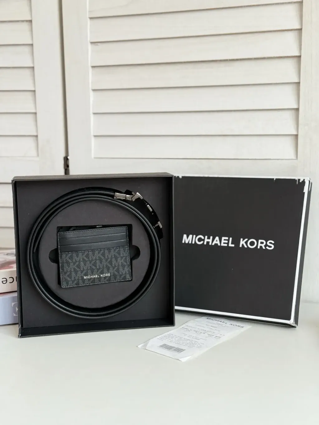 JuzBeauty_JuzBeautyMalaysia_JuzPretty_Authentic_Kbeauty_Malaysia_Skin_Care_Cosmetics_Jbeauty_Health_Care_korean_streetwear_US_Luxury_MICHAEL KORS 36S4LGFY6B Signature Logo Card Case And Belt Gift Set In Black 卡包+腰带礼盒3