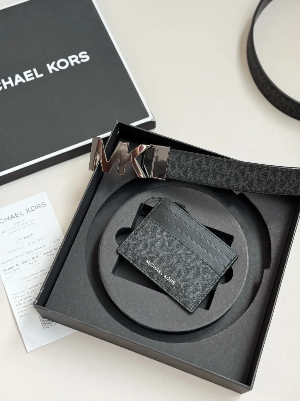 JuzBeauty_JuzBeautyMalaysia_JuzPretty_Authentic_Kbeauty_Malaysia_Skin_Care_Cosmetics_Jbeauty_Health_Care_korean_streetwear_US_Luxury_MICHAEL KORS 36S4LGFY6B Signature Logo Card Case And Belt Gift Set In Black 卡包+腰带礼盒1