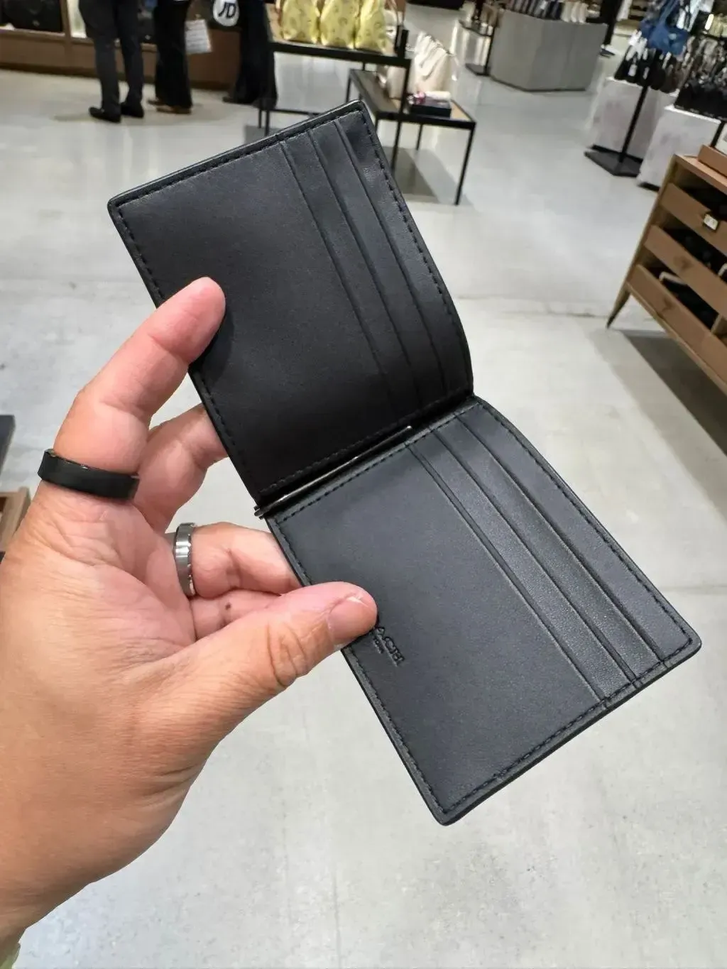 JuzBeauty_JuzBeautyMalaysia_JuzPretty_Authentic_Kbeauty_Malaysia_Skin_Care_Cosmetics_Jbeauty_Health_Care_korean_streetwear_US_Luxury_COACH CY059 Slim Money Clip Billfold Wallet In Signature Canvas Charcoal:Black 男款钱包3