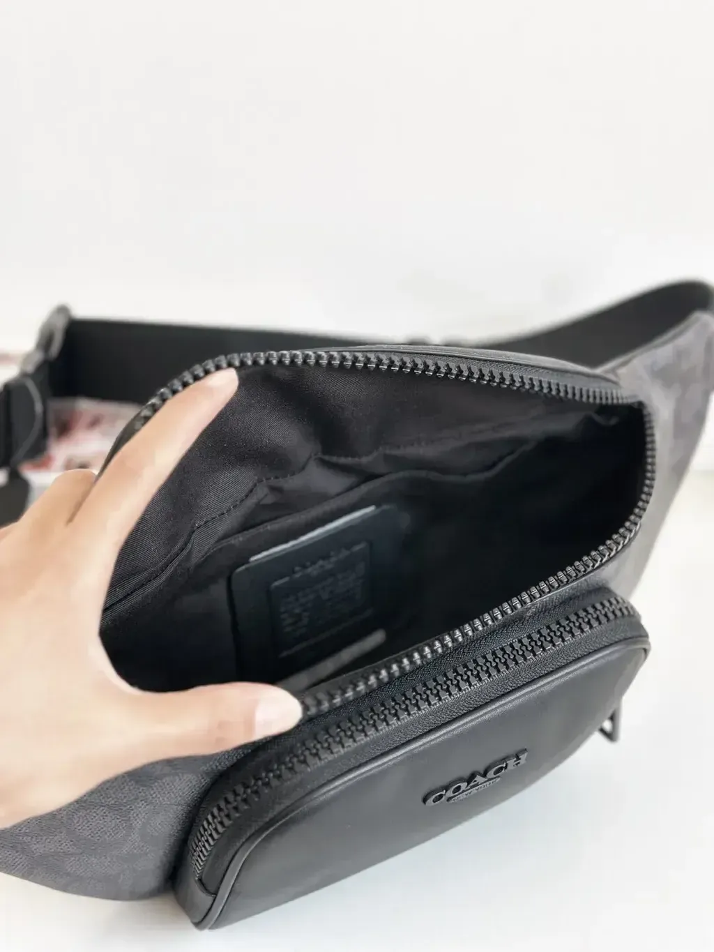 JuzBeauty_JuzBeautyMalaysia_JuzPretty_Authentic_Kbeauty_Malaysia_Skin_Care_Cosmetics_Jbeauty_Health_Care_korean_streetwear_US_Luxury_COACH CT714 Racer Belt Bag In Signature Charcoal-Black 男款胸包