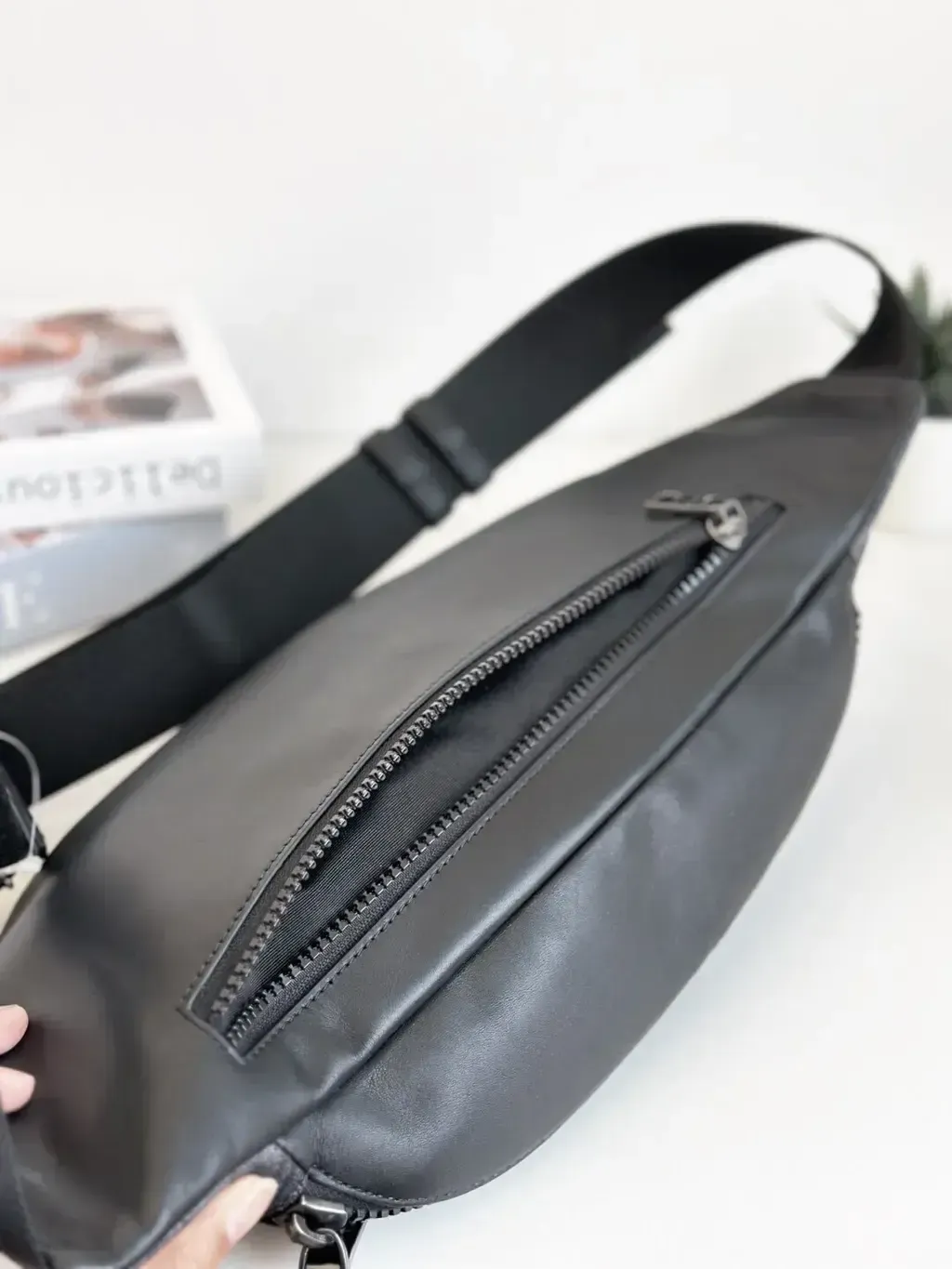 JuzBeauty_JuzBeautyMalaysia_JuzPretty_Authentic_Kbeauty_Malaysia_Skin_Care_Cosmetics_Jbeauty_Health_Care_korean_streetwear_US_Luxury_COACH CT714 Racer Belt Bag In Signature Charcoal-Black 男款胸包