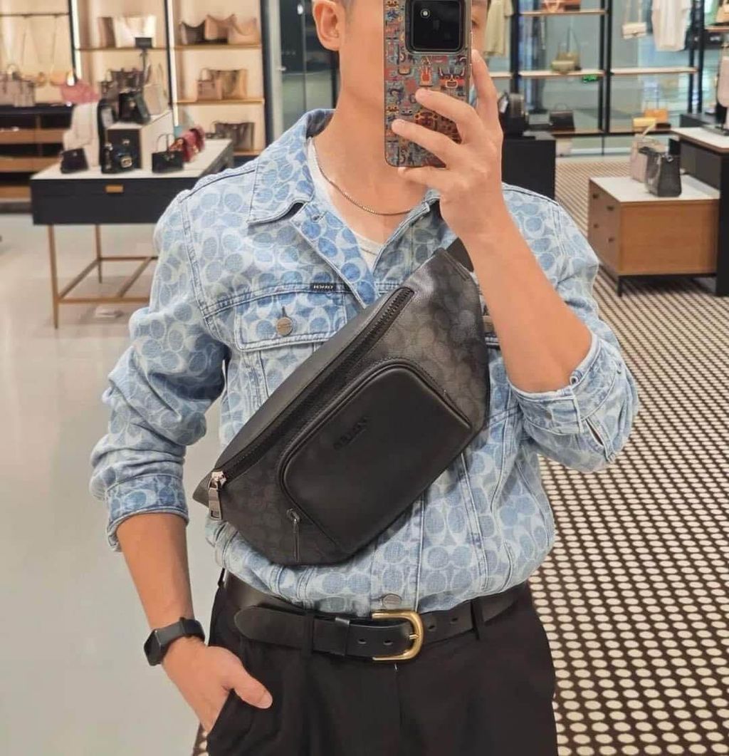 JuzBeauty_JuzBeautyMalaysia_JuzPretty_Authentic_Kbeauty_Malaysia_Skin_Care_Cosmetics_Jbeauty_Health_Care_korean_streetwear_US_Luxury_COACH CT714 Racer Belt Bag In Signature Charcoal-Black 男款胸包3