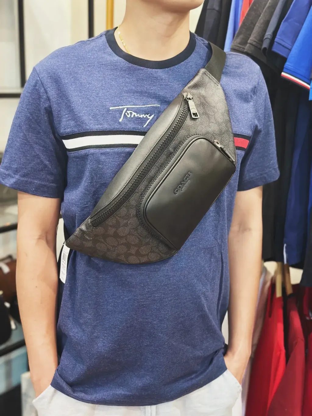 JuzBeauty_JuzBeautyMalaysia_JuzPretty_Authentic_Kbeauty_Malaysia_Skin_Care_Cosmetics_Jbeauty_Health_Care_korean_streetwear_US_Luxury_COACH CBF77 Racer Belt Bag In Signature Charcoal:Black 男款胸包2