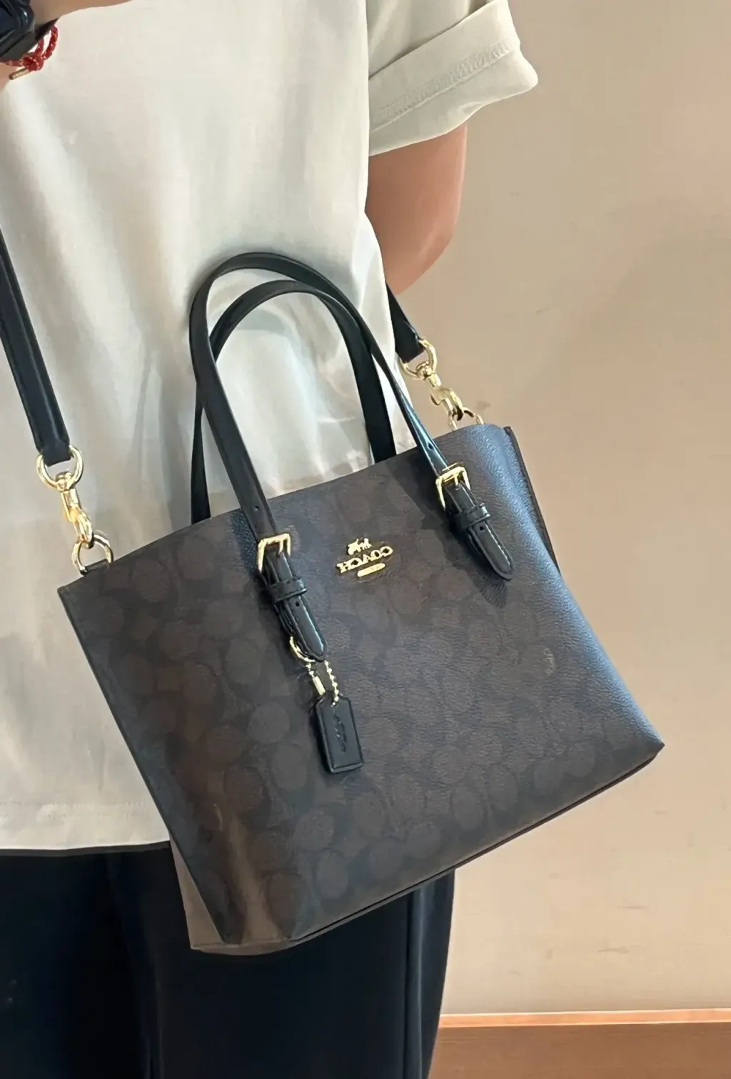 JuzBeauty_JuzBeautyMalaysia_JuzPretty_Authentic_Kbeauty_Malaysia_Skin_Care_Cosmetics_Jbeauty_Health_Care_korean_streetwear_US_Luxury_COACH CV965 Mollie Tote Bag 25 In Signature Canvas In Walnut:Black 托特包6