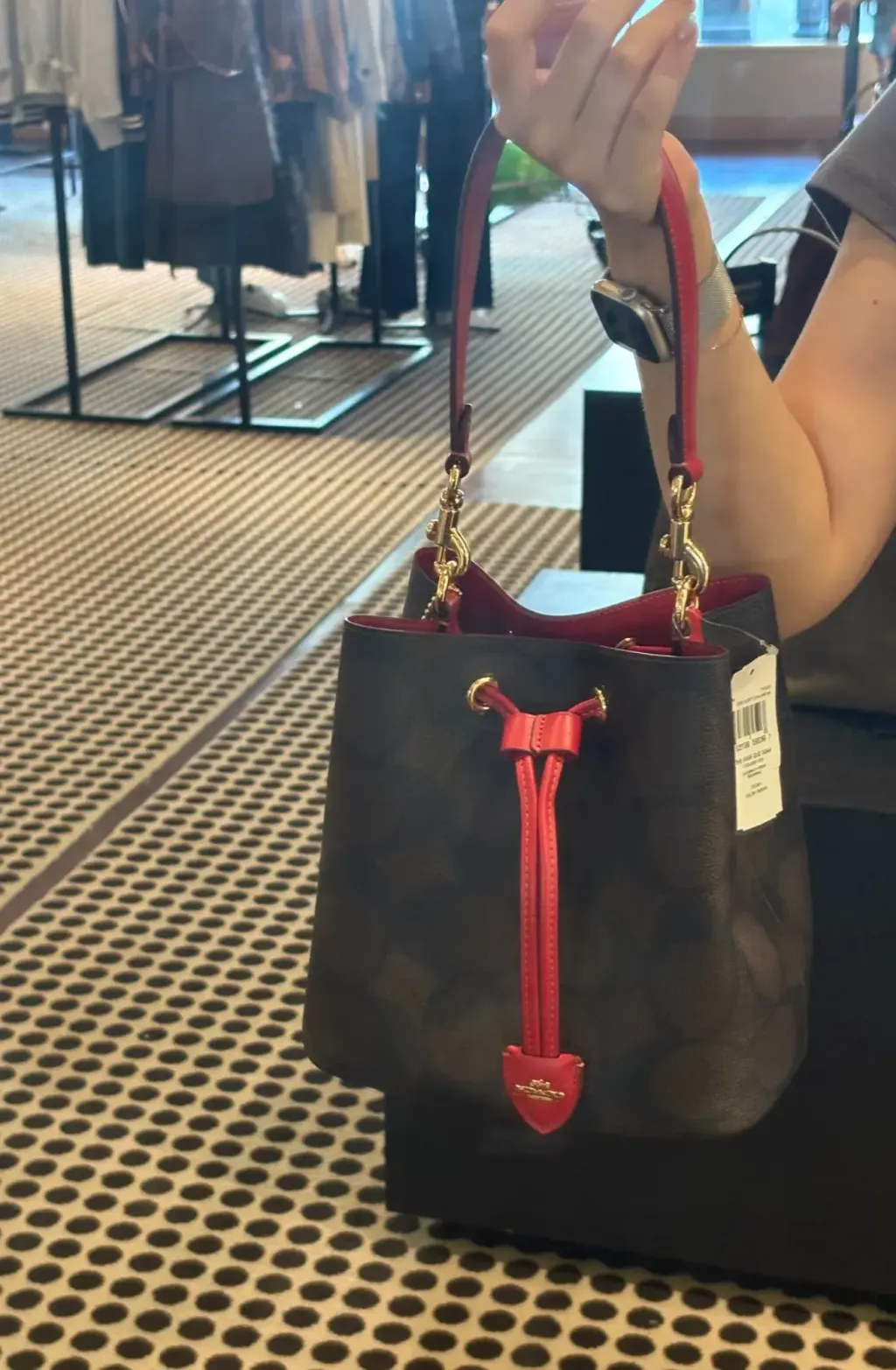 JuzBeauty_JuzBeautyMalaysia_JuzPretty_Authentic_Kbeauty_Malaysia_Skin_Care_Cosmetics_Jbeauty_Health_Care_korean_streetwear_US_Luxury_COACH CCD77 Rowan Bucket Bag In Maxi Signature Canvas In Walnut:True Red 水桶包11