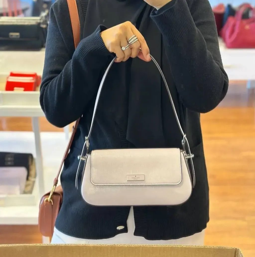 JuzBeauty_JuzBeautyMalaysia_JuzPretty_Authentic_Kbeauty_Malaysia_Skin_Care_Cosmetics_Jbeauty_Health_Care_korean_streetwear_US_Luxury_KATE SPADE KM677 Bridget Crinkle Patent Small Flap Shoulder Bag 腋下包9