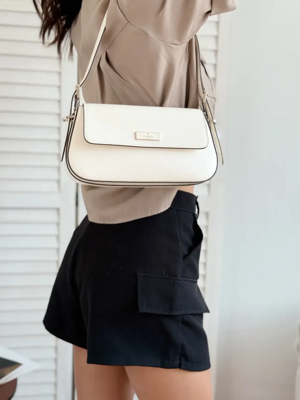 JuzBeauty_JuzBeautyMalaysia_JuzPretty_Authentic_Kbeauty_Malaysia_Skin_Care_Cosmetics_Jbeauty_Health_Care_korean_streetwear_US_Luxury_KATE SPADE KM677 Bridget Crinkle Patent Small Flap Shoulder Bag 腋下包3