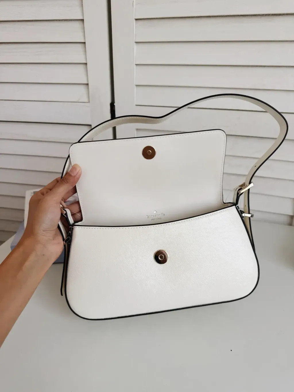 JuzBeauty_JuzBeautyMalaysia_JuzPretty_Authentic_Kbeauty_Malaysia_Skin_Care_Cosmetics_Jbeauty_Health_Care_korean_streetwear_US_Luxury_KATE SPADE KM677 Bridget Crinkle Patent Small Flap Shoulder Bag 腋下包1