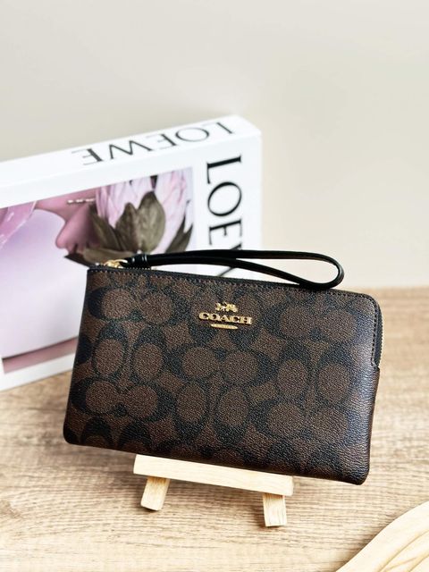 JuzBeauty_JuzBeautyMalaysia_JuzPretty_Authentic_Kbeauty_Malaysia_Skin_Care_Cosmetics_Jbeauty_Health_Care_korean_streetwear_US_COACH 6648 Large Corner Zip Wristlet in Signature Canvas Brown Black