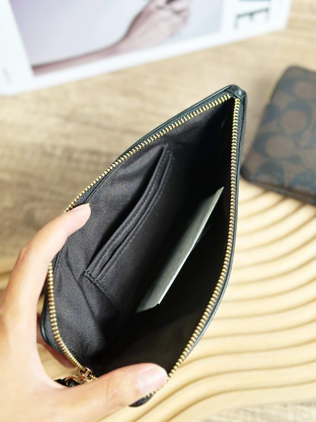 JuzBeauty_JuzBeautyMalaysia_JuzPretty_Authentic_Kbeauty_Malaysia_Skin_Care_Cosmetics_Jbeauty_Health_Care_korean_streetwear_US_COACH 6648 Large Corner Zip Wristlet in Signature Canvas Brown Black