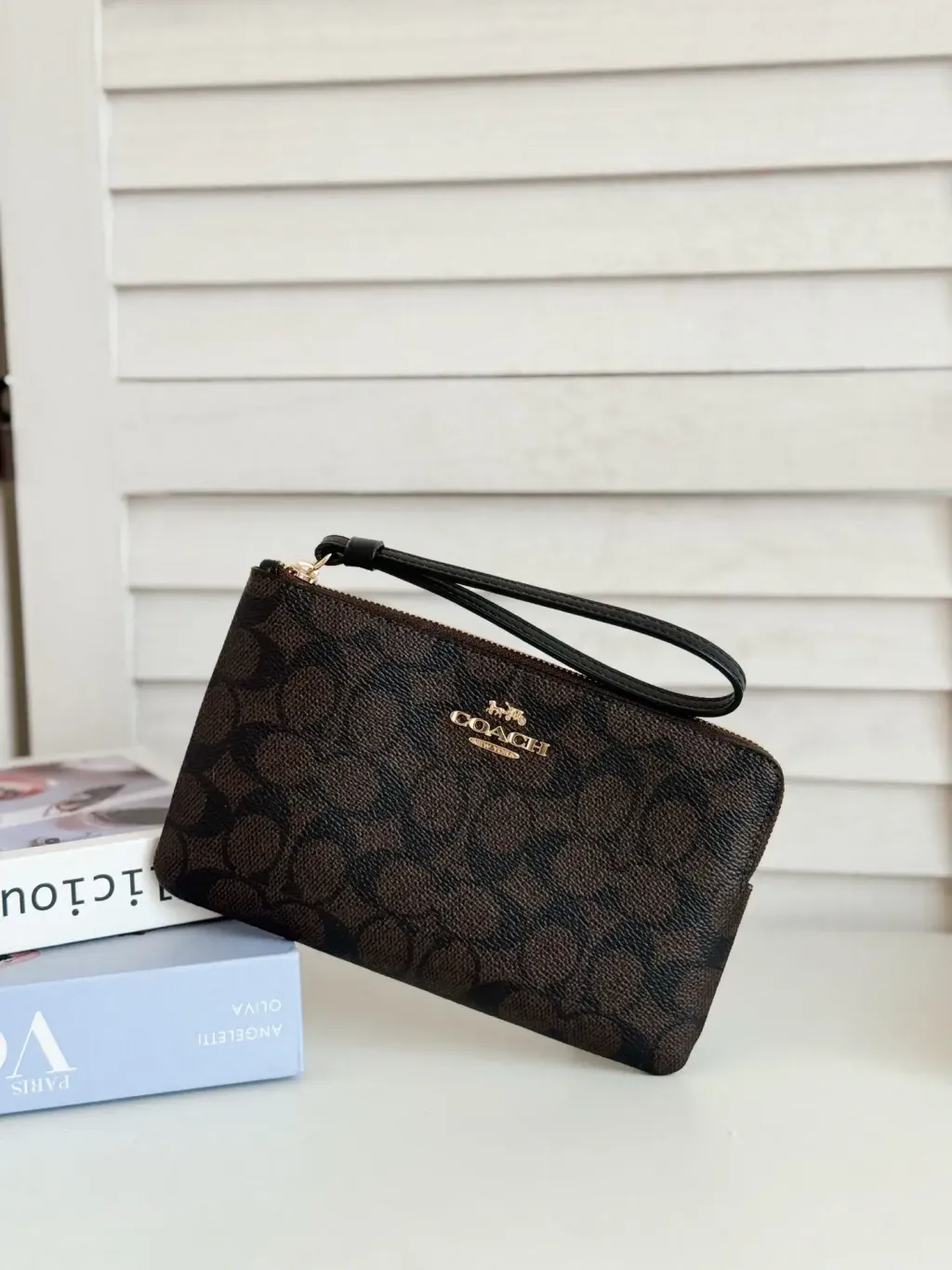 JuzBeauty_JuzBeautyMalaysia_JuzPretty_Authentic_Kbeauty_Malaysia_Skin_Care_Cosmetics_Jbeauty_Health_Care_korean_streetwear_US_Luxury_COACH CZ277 Large Corner Zip Wristlet In Signature Canvas in Walnut:Black 手拿包1