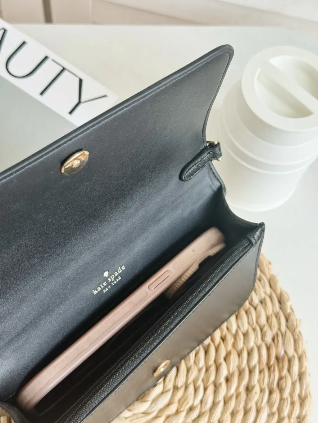 JuzBeauty_JuzBeautyMalaysia_JuzPretty_Authentic_Kbeauty_Malaysia_Skin_Care_Cosmetics_Jbeauty_Health_Care_korean_streetwear_US_Luxury_KATE SPADE KC586 Madison Small Flap Crossbody in Black 斜挎包4