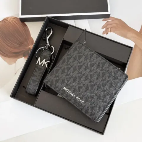 JuzBeauty_JuzBeautyMalaysia_JuzPretty_Authentic_Kbeauty_Malaysia_Skin_Care_Cosmetics_Jbeauty_Health_Care_korean_streetwear_US_Luxury_MICHAEL KORS 39H9LGFN5U Slim Billfold Wallet With Keychain Box Set In Black 男款钱包礼盒7