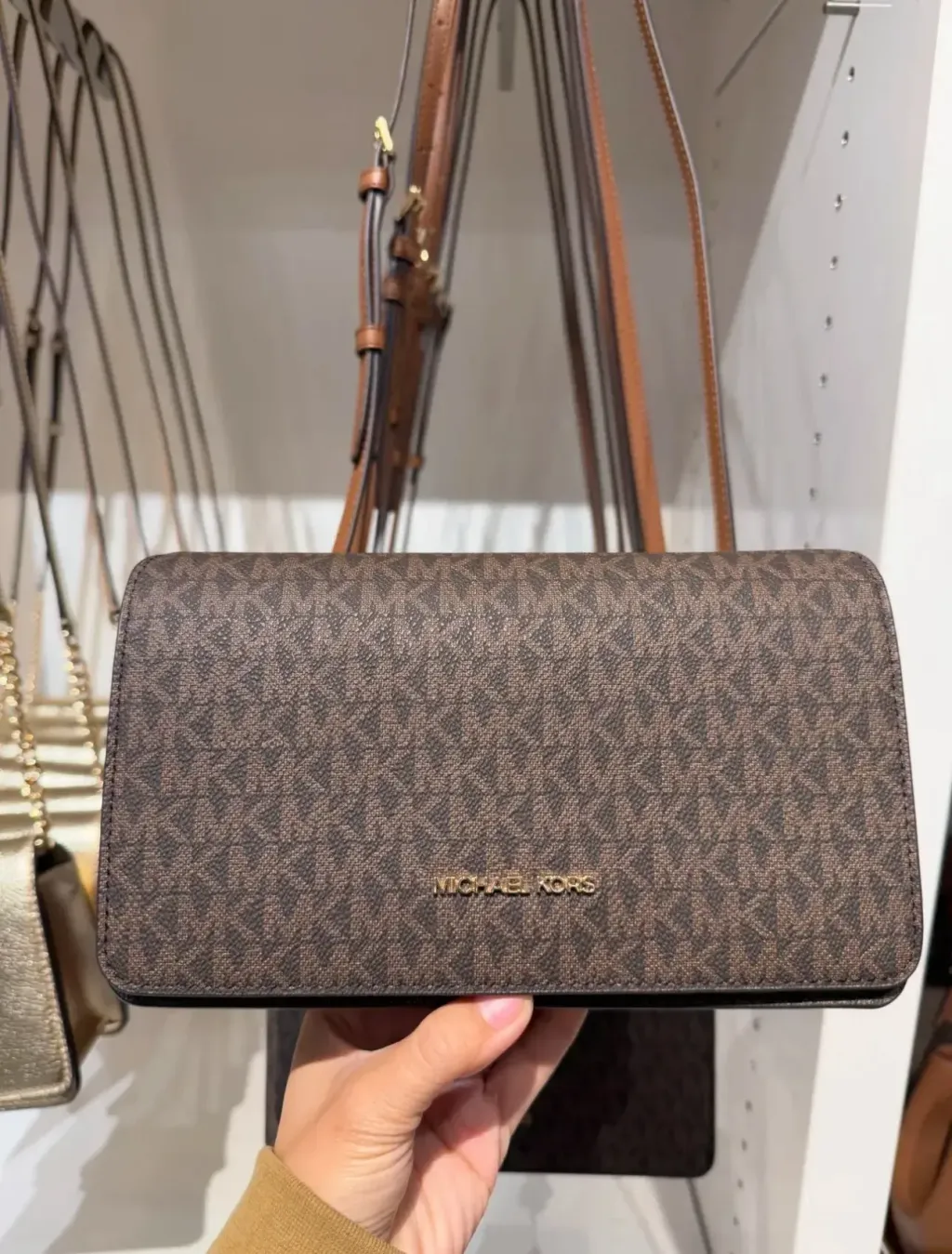 JuzBeauty_JuzBeautyMalaysia_JuzPretty_Authentic_Kbeauty_Malaysia_Skin_Care_Cosmetics_Jbeauty_Health_Care_korean_streetwear_US_Luxury_MICHAEL KORS 35F5GTVC8B Jet Set Medium Signature Logo Crossbody Bag in Brown 斜挎包4