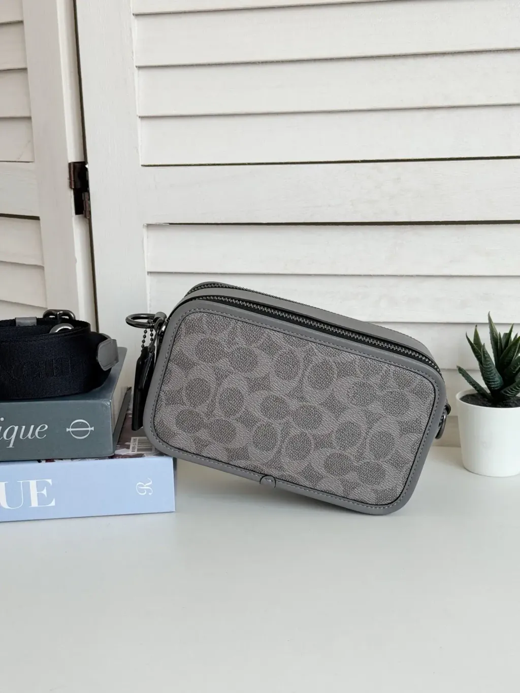 JuzBeauty_JuzBeautyMalaysia_JuzPretty_Authentic_Kbeauty_Malaysia_Skin_Care_Cosmetics_Jbeauty_Health_Care_korean_streetwear_US_Luxury_COACH CW365 Wyatt Crossbody in Signature Canvas in Grey:Charcoal 男款斜挎包6