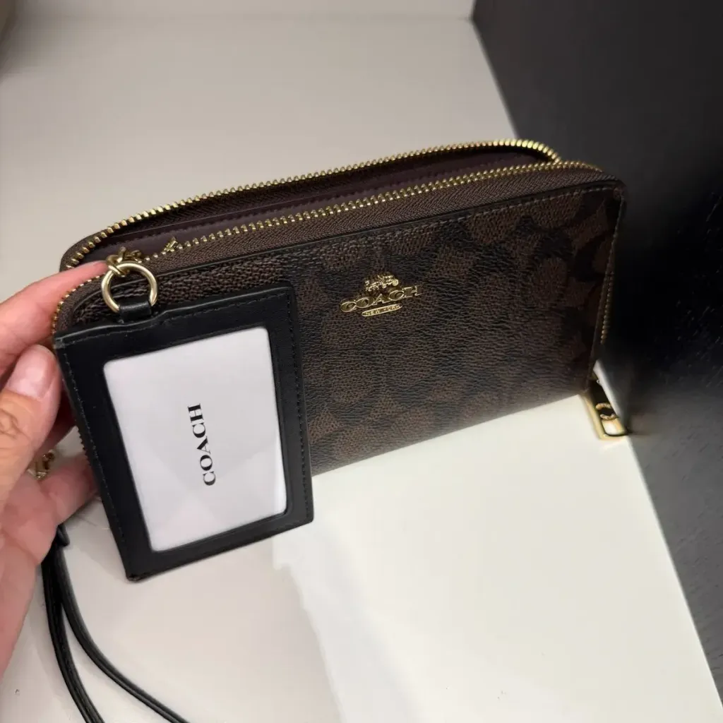 JuzBeauty_JuzBeautyMalaysia_JuzPretty_Authentic_Kbeauty_Malaysia_Skin_Care_Cosmetics_Jbeauty_Health_Care_korean_streetwear_US_Luxury_COACH CBZ99 Long Zip Around Wallet with Detachable Card Case in Walnut:Black 长钱包1