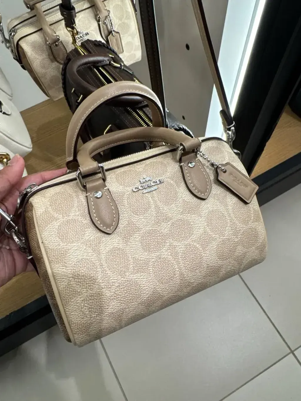 JuzBeauty_JuzBeautyMalaysia_JuzPretty_Authentic_Kbeauty_Malaysia_Skin_Care_Cosmetics_Jbeauty_Health_Care_korean_streetwear_US_Luxury_COACH CW330 Mini Rowan Crossbody Bag in Blocked Signature Canvas 枕头包3