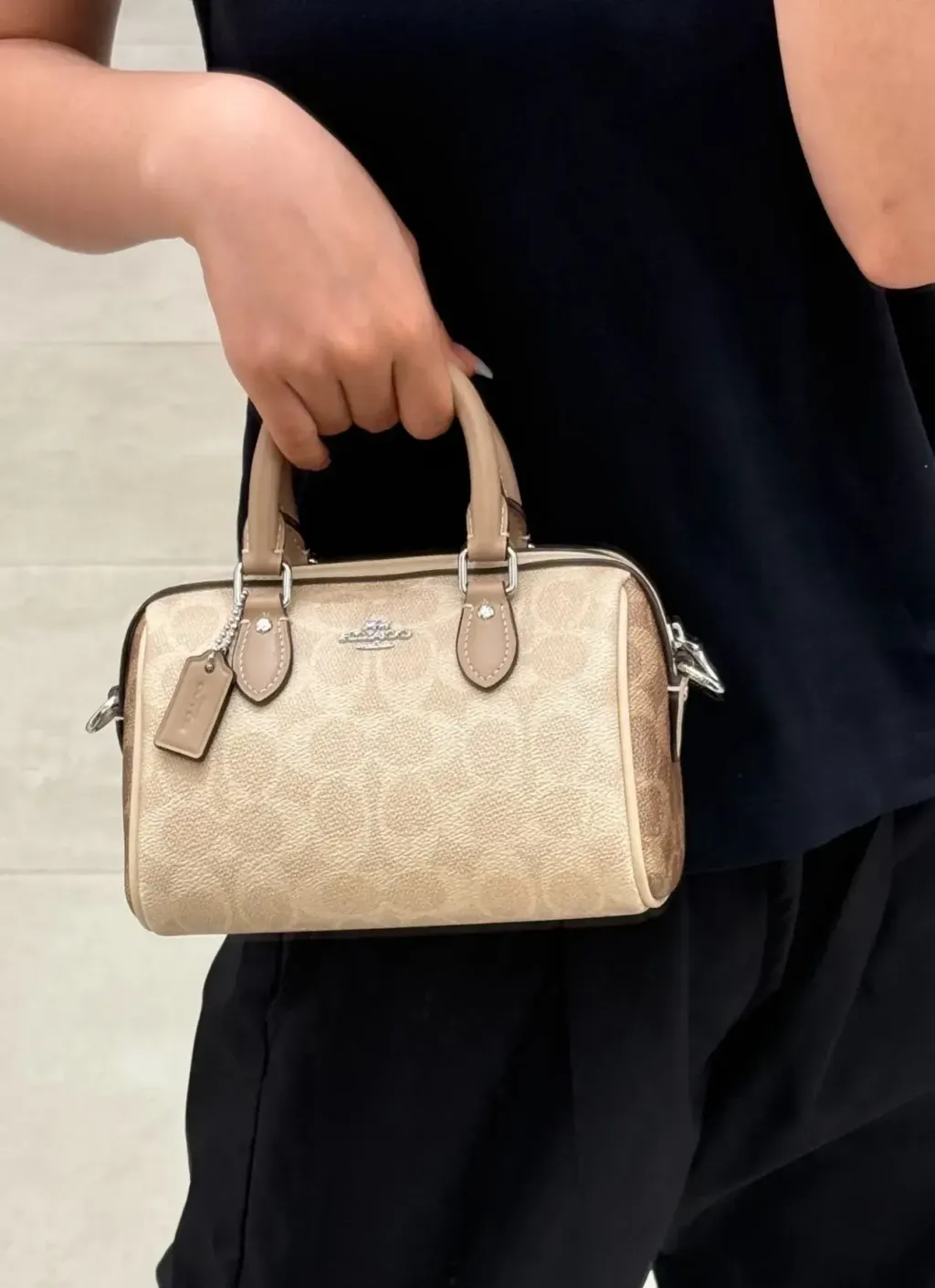 JuzBeauty_JuzBeautyMalaysia_JuzPretty_Authentic_Kbeauty_Malaysia_Skin_Care_Cosmetics_Jbeauty_Health_Care_korean_streetwear_US_Luxury_COACH CW330 Mini Rowan Crossbody Bag in Blocked Signature Canvas 枕头包1