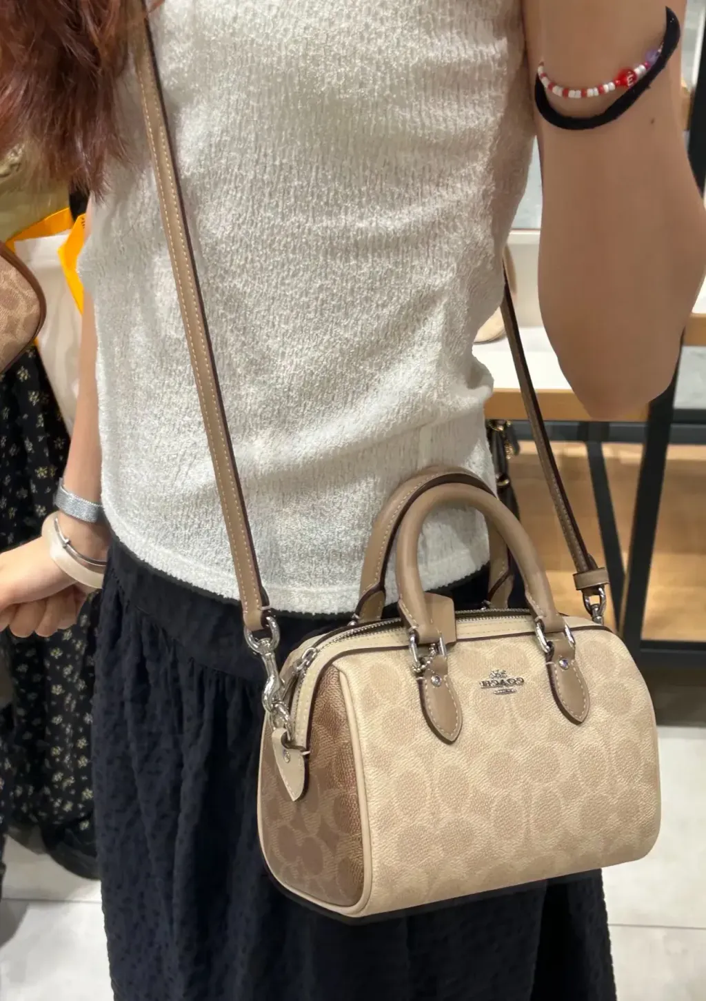 JuzBeauty_JuzBeautyMalaysia_JuzPretty_Authentic_Kbeauty_Malaysia_Skin_Care_Cosmetics_Jbeauty_Health_Care_korean_streetwear_US_Luxury_COACH CW330 Mini Rowan Crossbody Bag in Blocked Signature Canvas 枕头包2