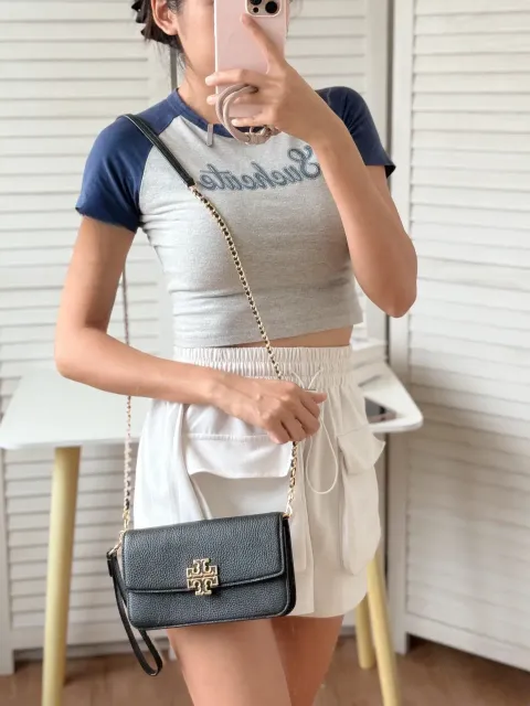 JuzBeauty_JuzBeautyMalaysia_JuzPretty_Authentic_Kbeauty_Malaysia_Skin_Care_Cosmetics_K-Beauty_Health_Care_korean_streetwear_US_Luxury_TORY BURCH 141012 Britten Chain Wallet With Wristlet Crossbody Bag In Black 斜挎包1
