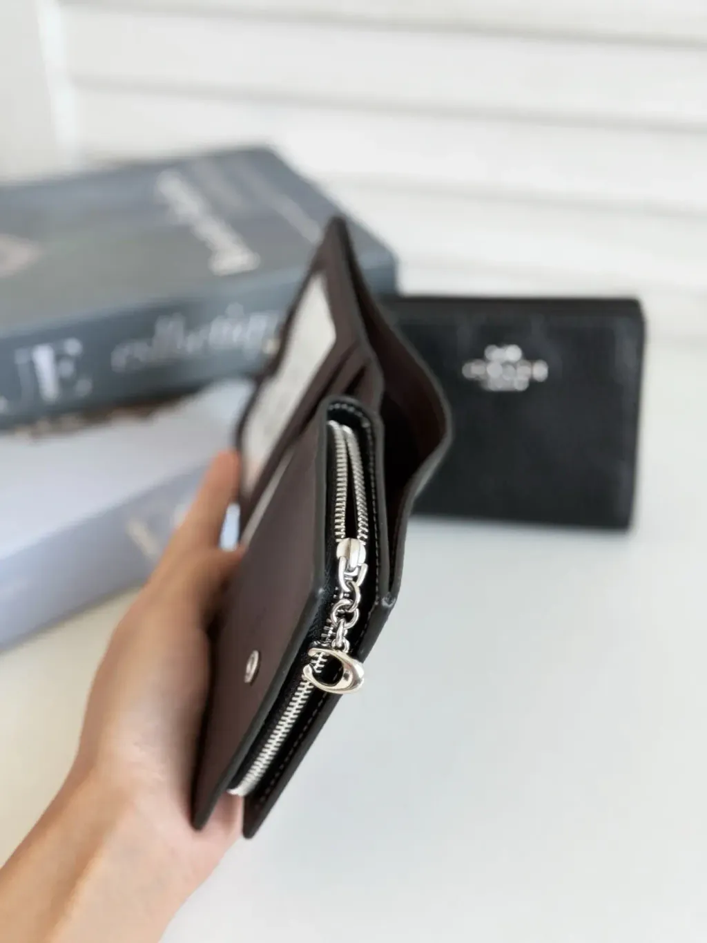 JuzBeauty_JuzBeautyMalaysia_JuzPretty_Authentic_Kbeauty_Malaysia_Skin_Care_Cosmetics_Jbeauty_Health_Care_korean_streetwear_US_Luxury_COACH CBO77 Snap Wallet Leather In Sv:Black 钱包1