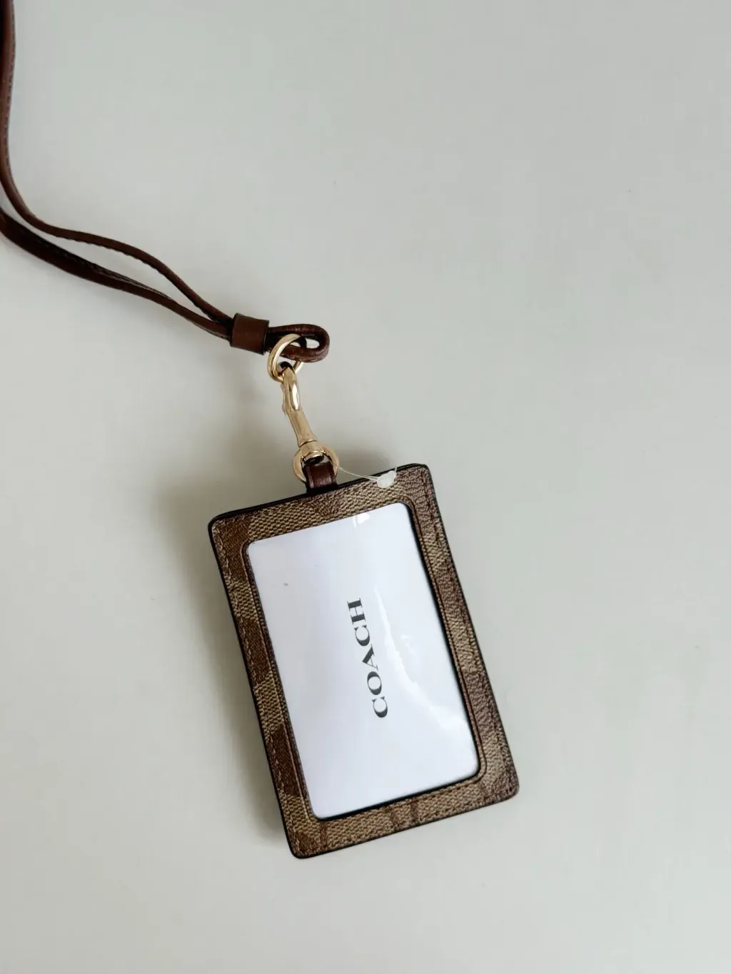 JuzBeauty_JuzBeautyMalaysia_JuzPretty_Authentic_Kbeauty_Malaysia_Skin_Care_Cosmetics_Jbeauty_Health_Care_korean_streetwear_US_Luxury_COACH CZ285 ID Lanyard In Signature Canvas Tan:Brown 吊牌2