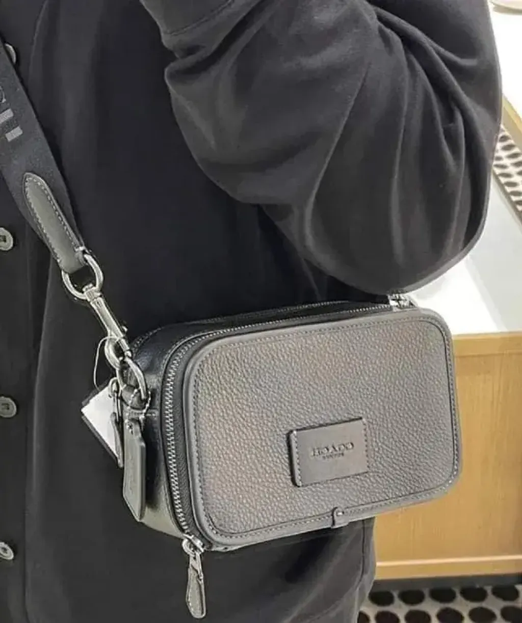 JuzBeauty_JuzBeautyMalaysia_JuzPretty_Authentic_Kbeauty_Malaysia_Skin_Care_Cosmetics_Jbeauty_Health_Care_korean_streetwear_US_Luxury_COACH CM113 Wyatt Crossbody In Black 男款相机包14