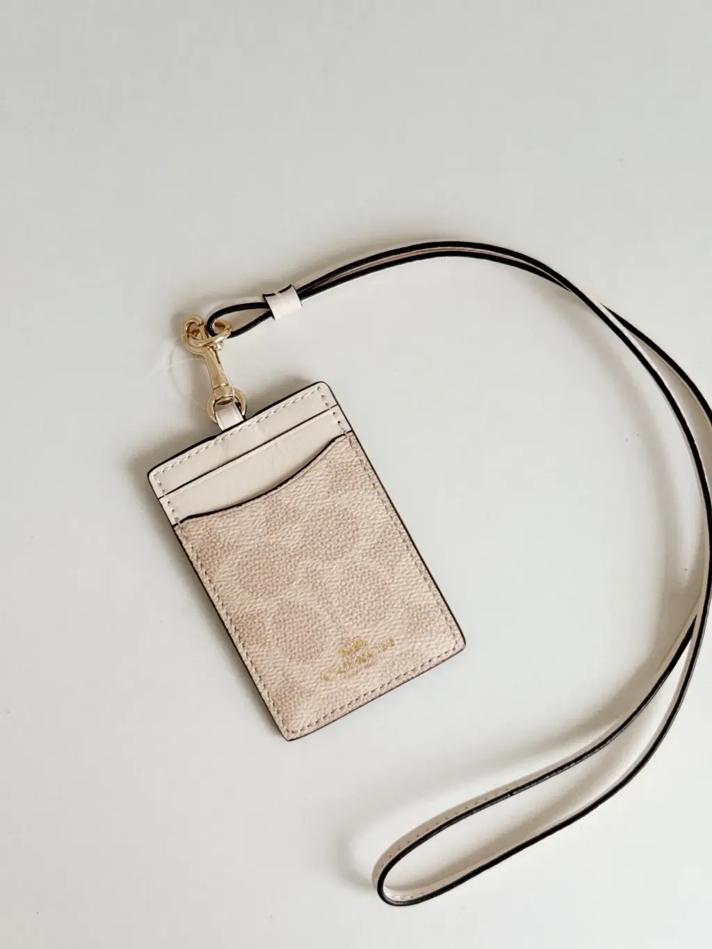 JuzBeauty_JuzBeautyMalaysia_JuzPretty_Authentic_Kbeauty_Malaysia_Skin_Care_Cosmetics_Jbeauty_Health_Care_korean_streetwear_US_Luxury_COACH CZ285 ID Lanyard In Signature Canvas Sand:Chalk 吊牌4