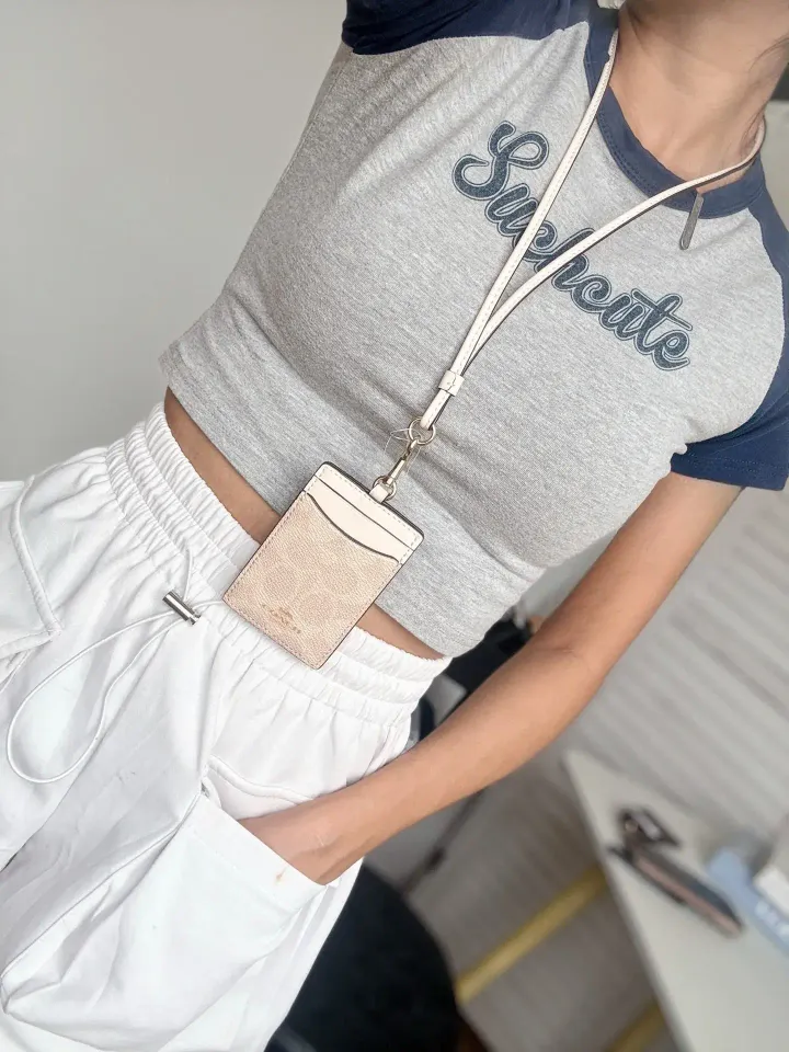 JuzBeauty_JuzBeautyMalaysia_JuzPretty_Authentic_Kbeauty_Malaysia_Skin_Care_Cosmetics_Jbeauty_Health_Care_korean_streetwear_US_Luxury_COACH CZ285 ID Lanyard In Signature Canvas Sand:Chalk 吊牌1