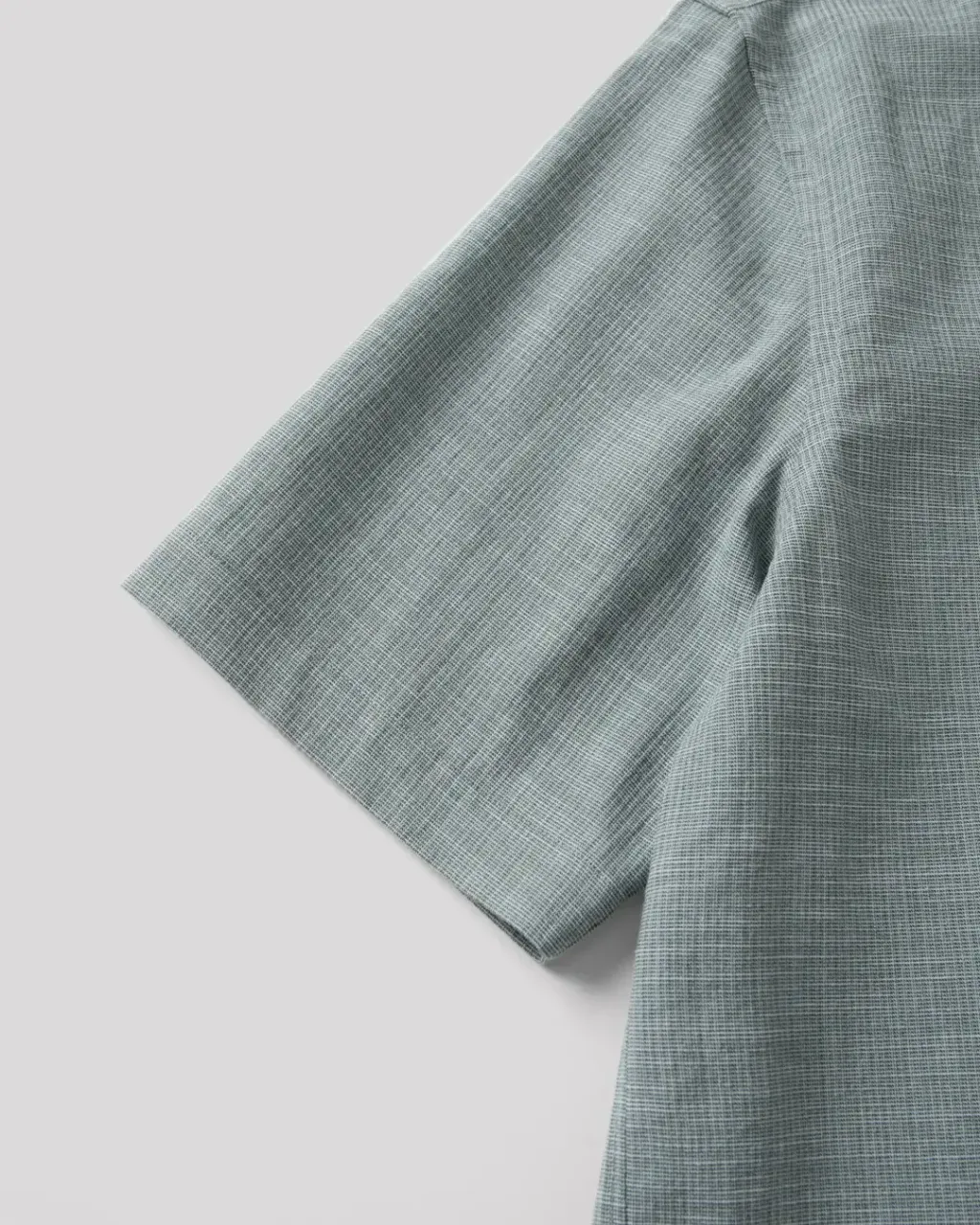 AirySlubStretchHalf-SleevedShirt-Emerald_1080x1350150ppi_-4.jpg