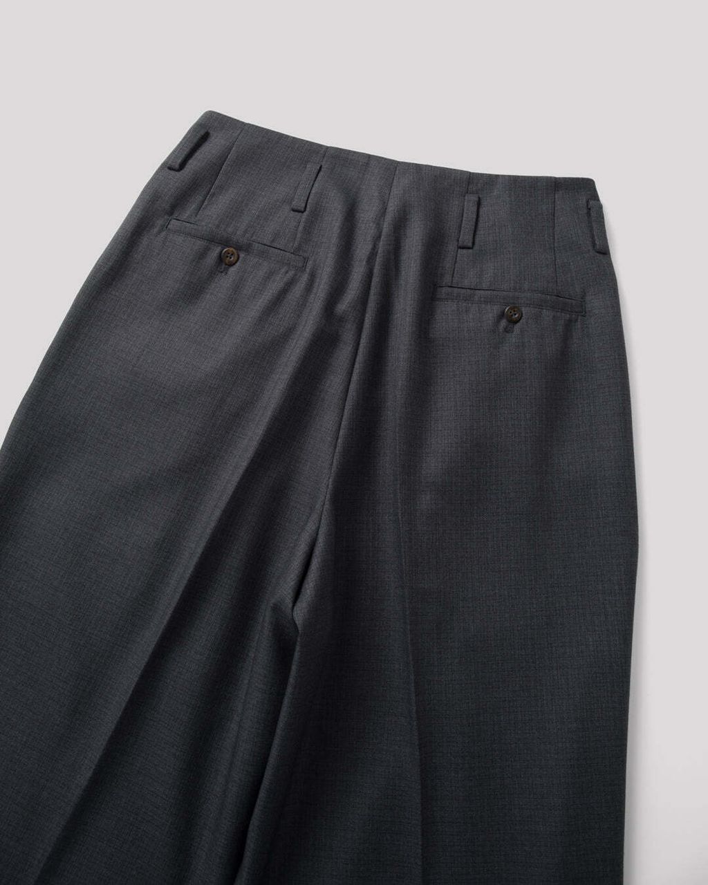 AiryTropicalWoolTouchTwo-TuckSlacks-Charcoal_1080x1350150ppi_-11